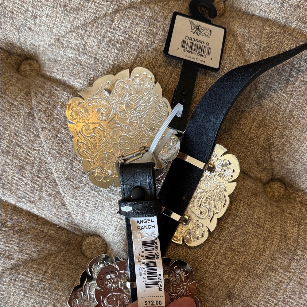 Western Concho Stretch Belt in Black and Gold - Picture 2 of 4